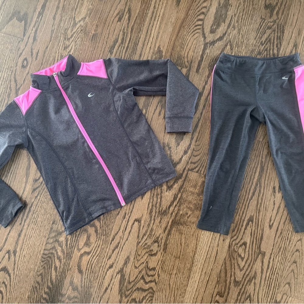 Adorable Light Weight Girl’s Jogging Outfit * New